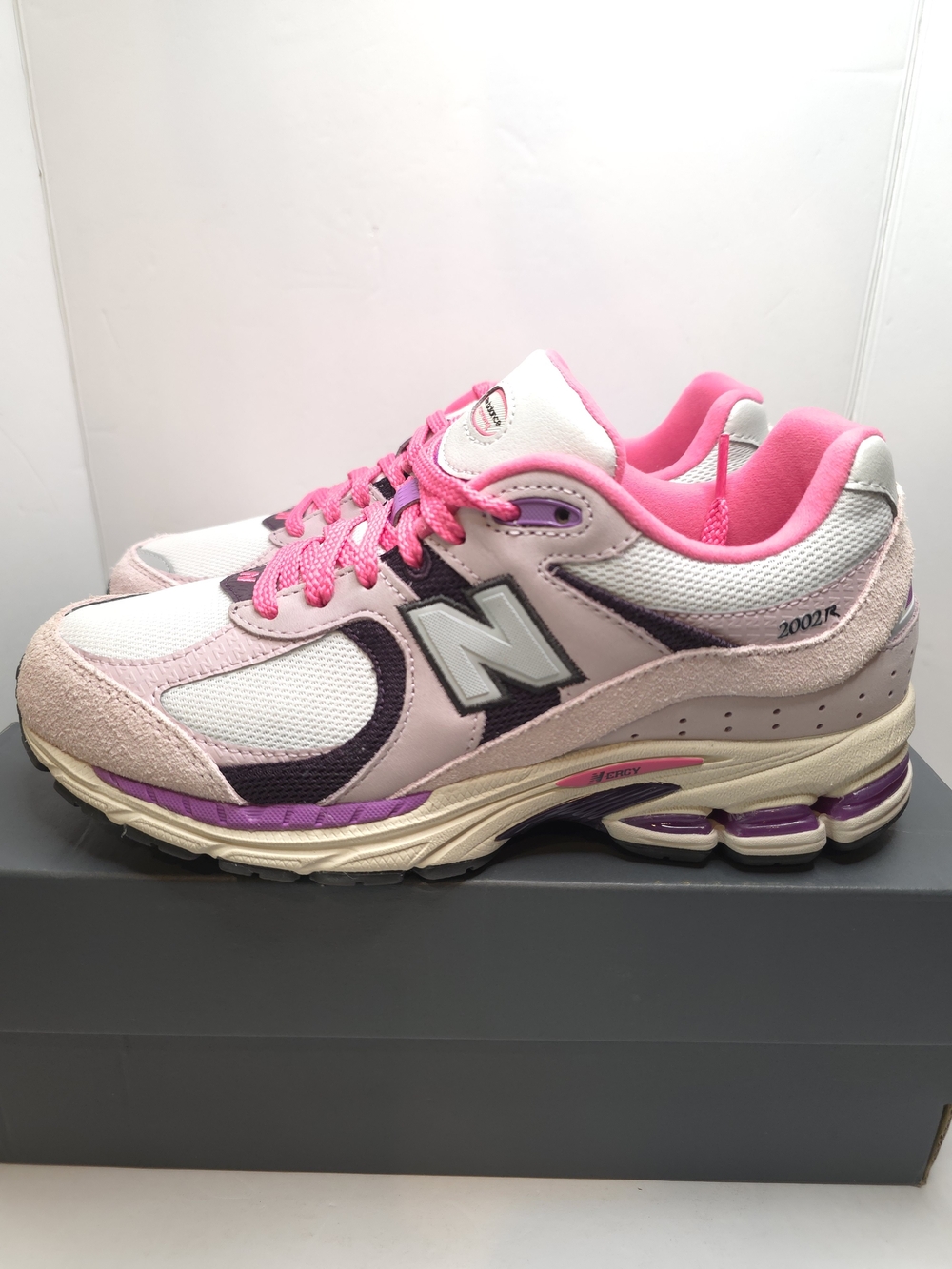 New Balance 2002R - Twilight Haze / Passion Fruit / Drago Size 7.5M/9W
